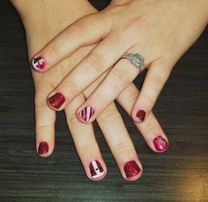 красный новогодний маникюр
