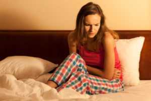 боль в животе при ПМС