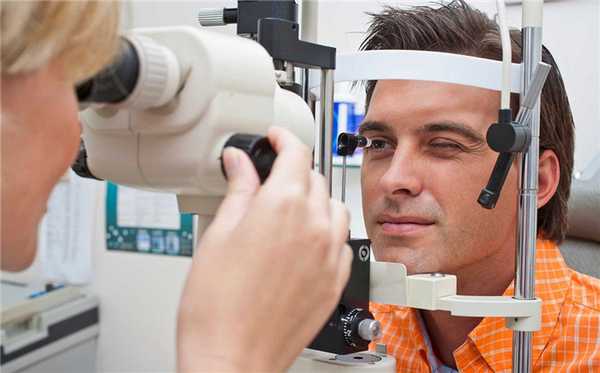 необходимо как можно чаще наблюдаться у офтальмолога