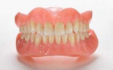 Полный зубной протез всей челюсти