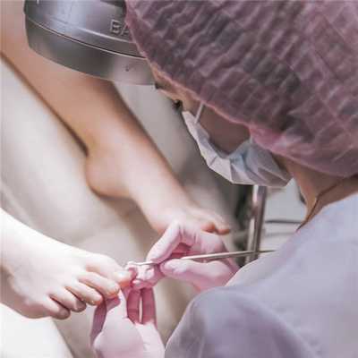 Онихолизис – это дефект натуральной ногтевой пластины.jpg