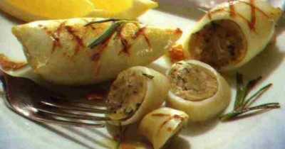 Фаршированные фаршем кальмары с анчоусами в духовке