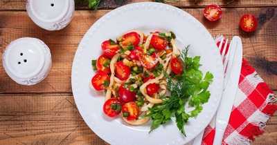 Салат кальмары помидоры