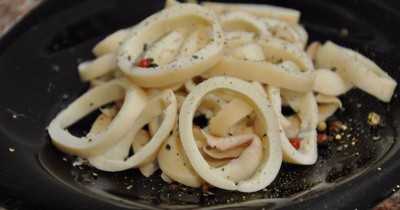 Варим кальмары