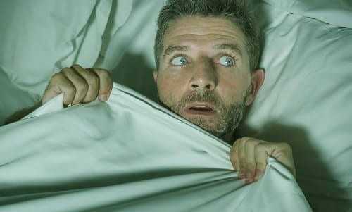Мужчина проснулся ночью в страхе