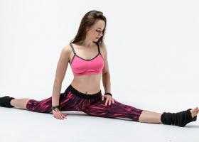 Какие упражнения помогут сесть на шпагат дома?