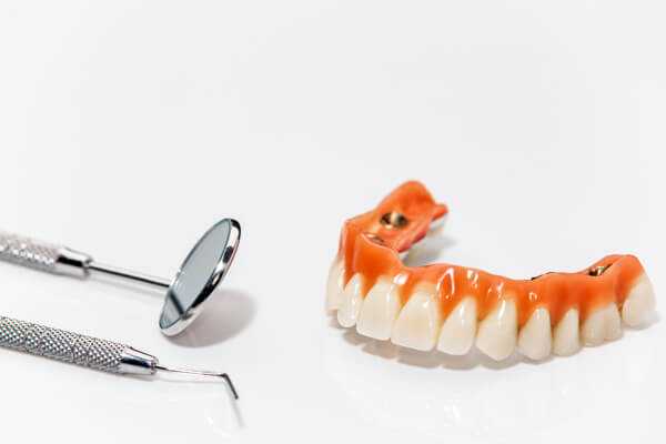 Зубные протезы без неба