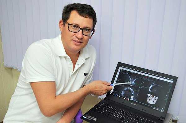 Андрей Васильевич высококвалифицированный врач, специализирующийся в таких направлениях как съемное и несъемное протезирование зубов.