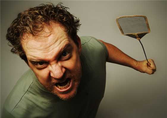 Почему мужчина ведет себя агрессивно, как распознать агрессора