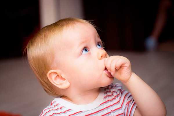 фото: http://100zubov.ru/oprovergnuta_svyaz_patologii_prikusa_i_privychki_sosat_palec_u_detej.html