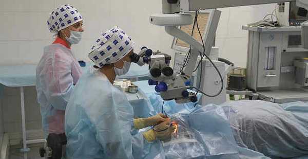 Операция при вывороте нижнего века - эктропионе