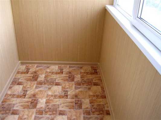 Пластиковые панели идеальны для оформления балкона