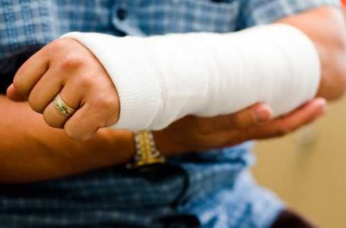 Неправильная иммобилизация циркулярной гипсовой повязкой при перелома дистального метаэпифиза лучевой кости как провоцирующий фактор для развития болезни Зудока.jpg