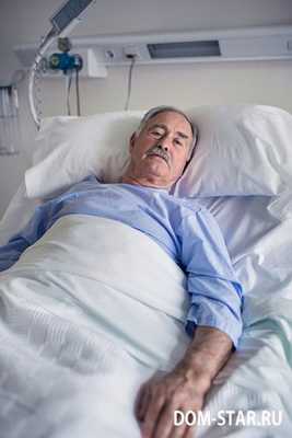 больной в кровати