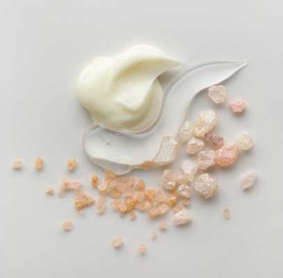 Кремовая и гелевая текстуры с россыпью камушков