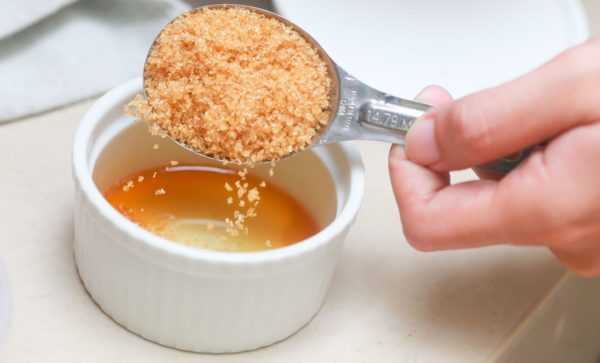 Скраб для губ из меда и сахара