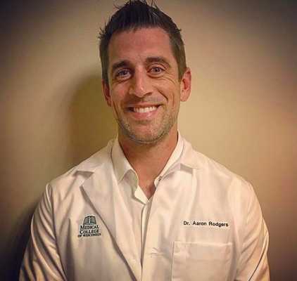 Аарон Роджерс, отоларинголог