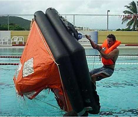 Переворачивание спасательного плота в исходное положение