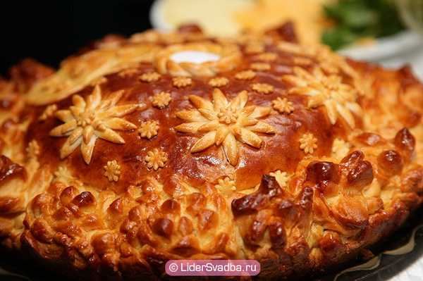 Раньше невеста должна была самостоятельно испечь сладкое блюдо (каравай).