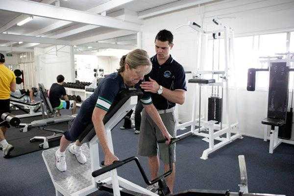 Проведение стержня-шурупа (схема; КТ: стержни-шурупы правильно введены в тело L3 позвонка)