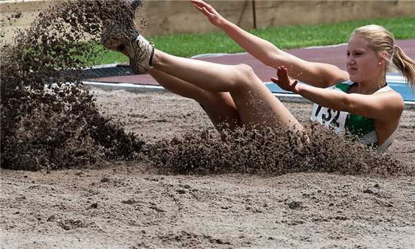 Падение при контакте с песком