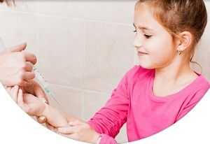 девочка делают пробу манту