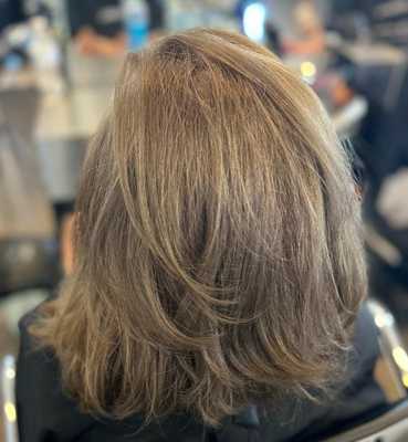 уложенные феном волосы