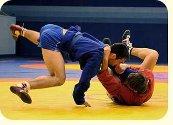 одна из причин вывиха плечевого сустава