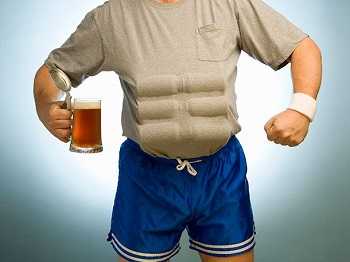 мужчина с бокалом пива