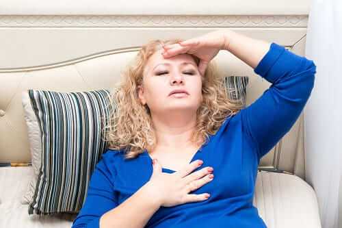 Женщина с шумом в ушах и болью в сердце