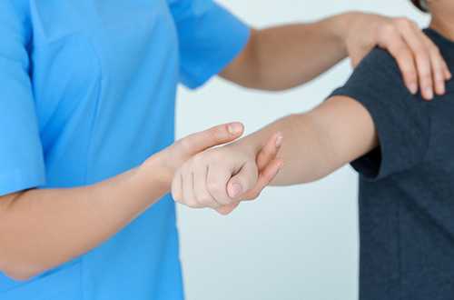 Реабилитация после замены плечевого сустава