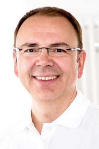 Д-р мед. Мартин Ринио (Martin Rinio), врач-специалист по ортопедии, хирургии и травмотологии