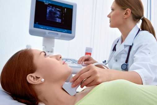 Специалист кабинета УЗД за работой