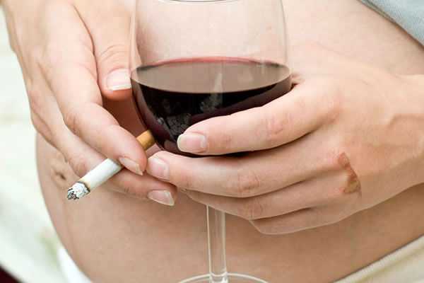 Вредные привычки у беременной женщины