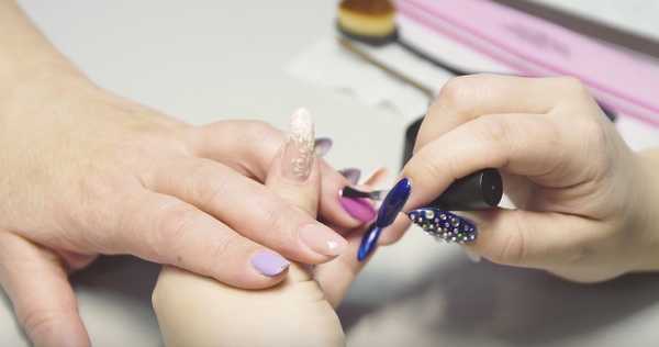 Видео-урок по обрезному классическому маникюру 