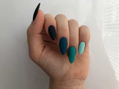 Зимний маникюр в стиле градиент 2020-2021