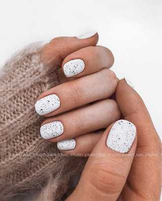 Красивый белый маникюр: зима 2020-2021