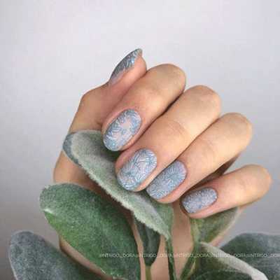 Красивый белый маникюр: зима 2020-2021