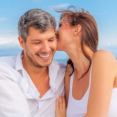 Чтобы удержать Водолея или вернуть его, девушке необходимо проявлять свою любовь