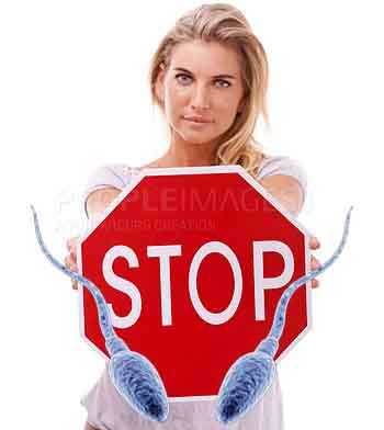 Девушка думает об экстренной контрацепции после акта