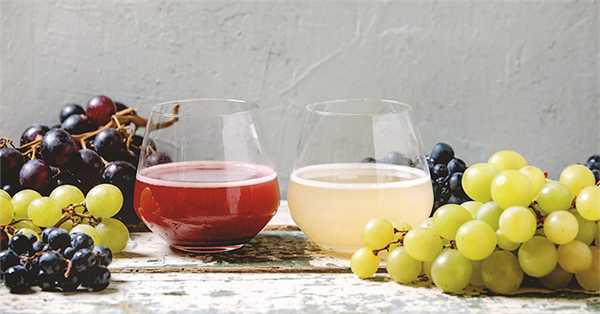 Светлый и темный виноградный сок