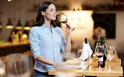 Женщина пьет - Веримед