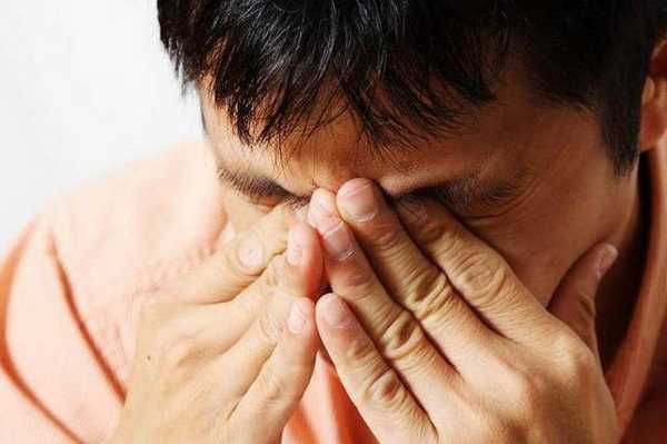 слезоточивостью и ухудшением четкости