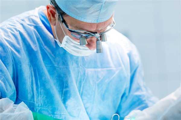 Хирургическое лечение при больших аневризмах и инсульте