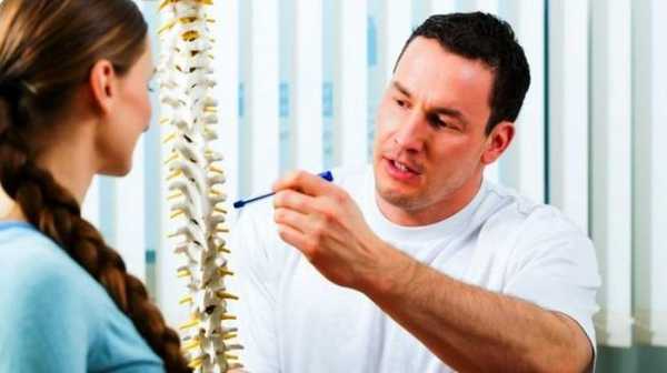 Консультация вертеброневролога необходима при подозрении на сколиоз