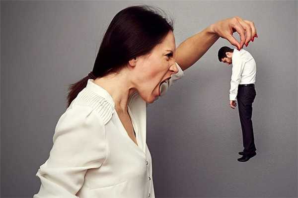 Властная женщина и бесхребетный мужчина