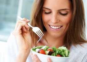 Почему следует кушать после шести?