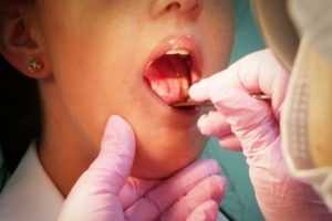 осмотр горла