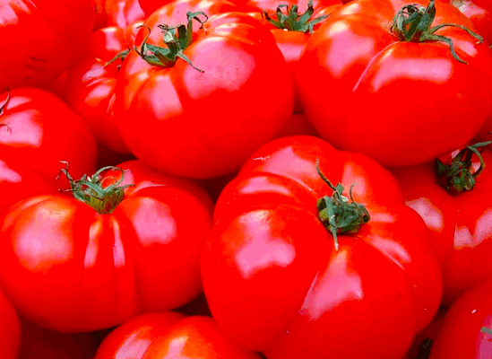 Нужно регулярно употреблять свежие овощи и фрукты, чтобы организм был насыщен полезными витаминами.