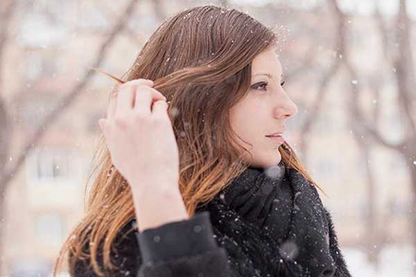 10 лайфхаков, которые спасут твои волосы от мороза